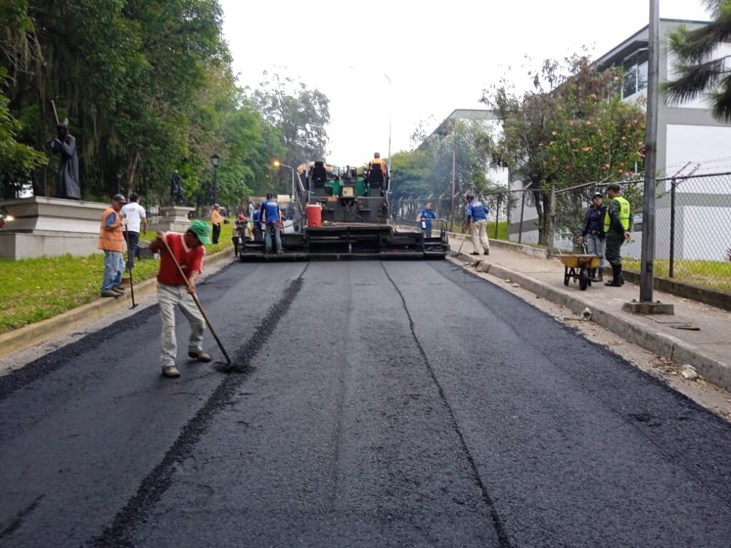 Culminan trabajos de asfaltado en el Municipio Jáuregui